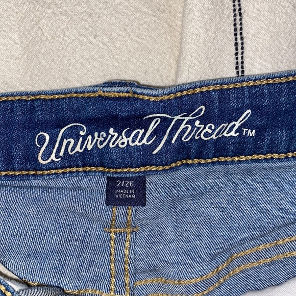 Universal Threads - Picture 3 of 3